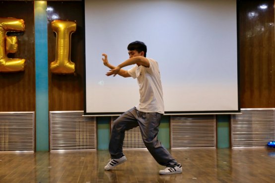 C:\Users\yuzu\AppData\Local\Temp\WeChat Files\751736570ebde14b19d265f5ee8eb56.jpg